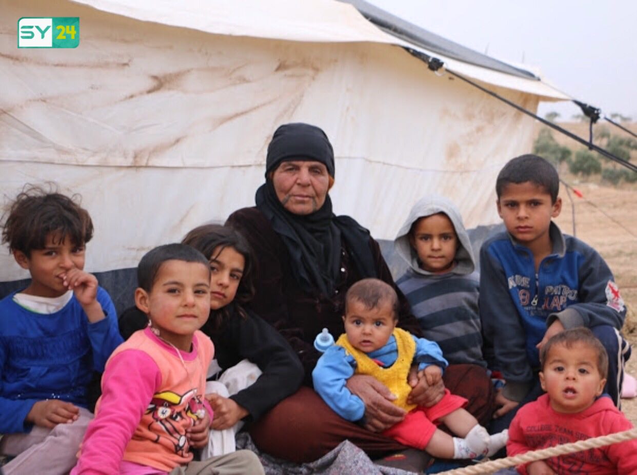 معاناة مستمرة للاجئين في مخيمات النزوح بريف إدلب