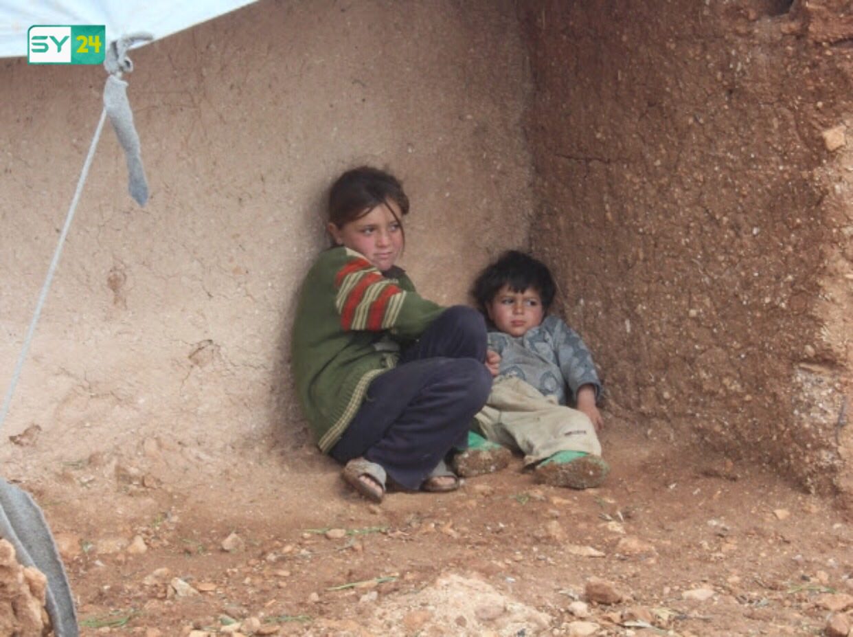 تفاقم معاناة النازحين في مخيم الذهبية شمال حمص