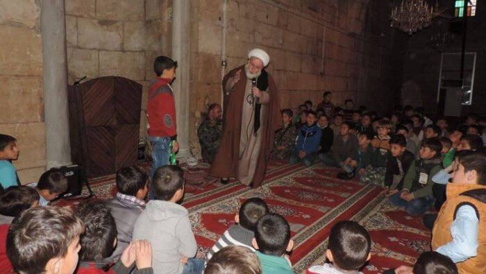 إيرانيون يلقون المحاضرات الطائفية على الأطفال في حلب