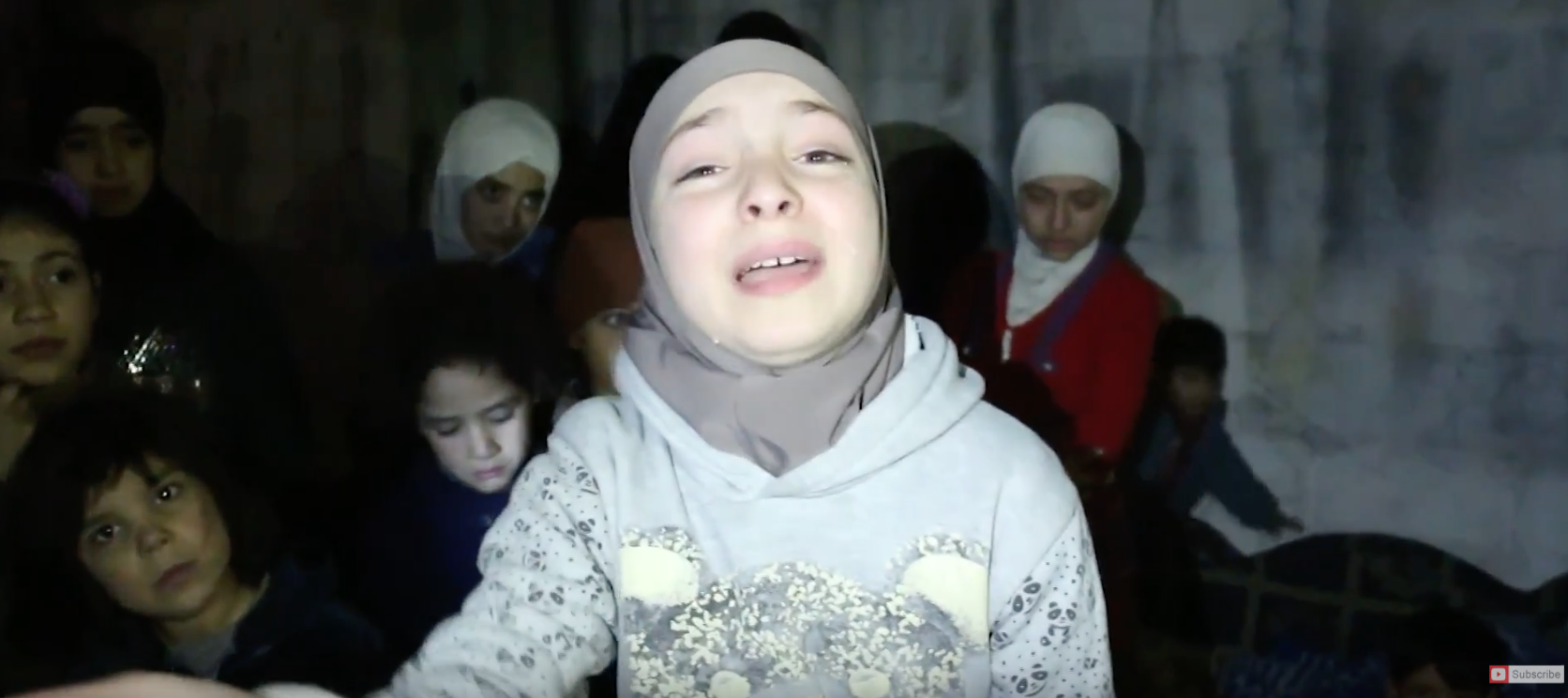 طفلة الغوطة "سندس" التي ظهرت أمام الكاميرا من أحد الملاجئ وهي تصرخ في وجه العالم