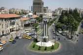 الأهالي يسخرون من عمل المؤسسات الحكومية في حمص