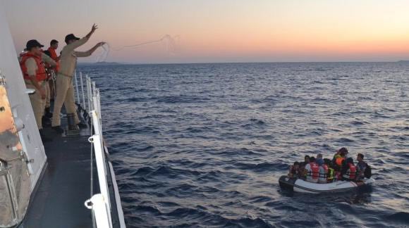 قالت وكالة الأناضول التركية، إن “13 سورياً حاولوا العبور إلى جزيرة كوس اليونانية