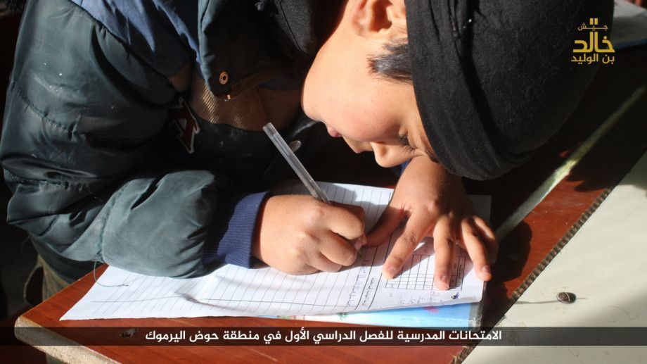 مناهجٌ تعليمية وامتحانات على نهج تنظيم الدولة بدرعا
