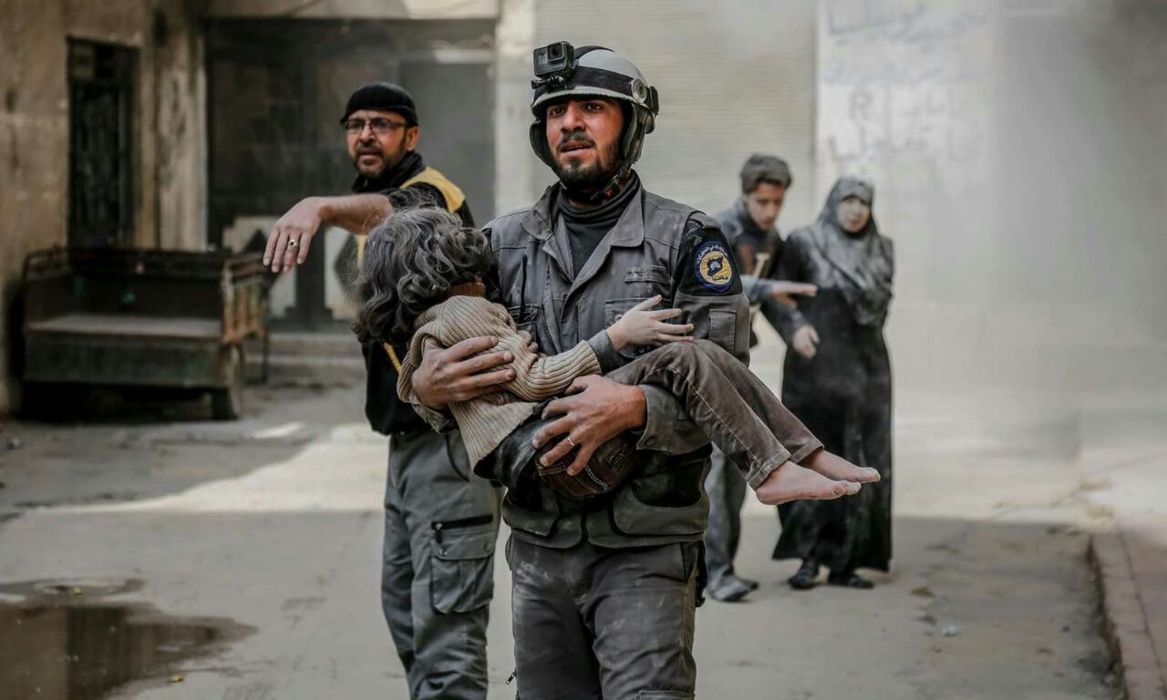 مجزرة عربين في ارتفاع.. ومقتل أحد المسعفين بغارات للنظام على الغوطة الشرقية