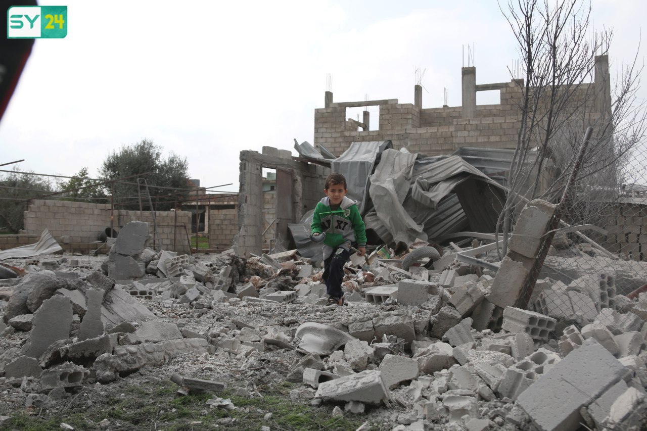 صور من القصف الصاروخي على مدينة داعل بريف درعا