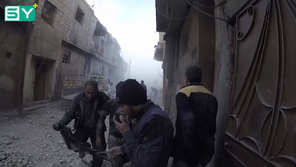 لحظات من الغوطة الشرقية.. إسعاف متطوعٍ من الدفاع المدني أصيب أثناء عمله الإنساني – آذار 2018