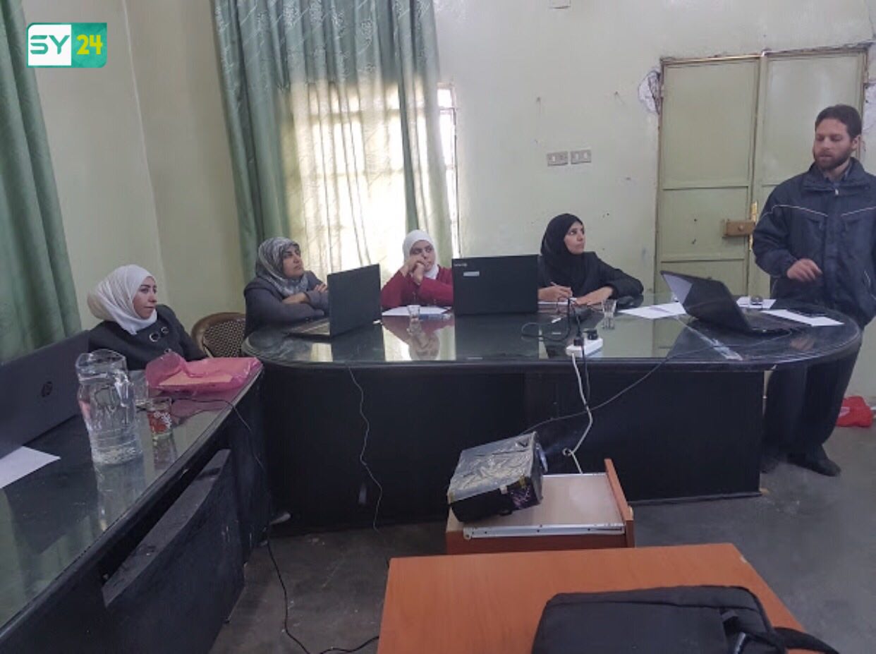 المركز المدني يقيم دورة لتطوير عمل المرأة في المعلوماتية بريف درعا