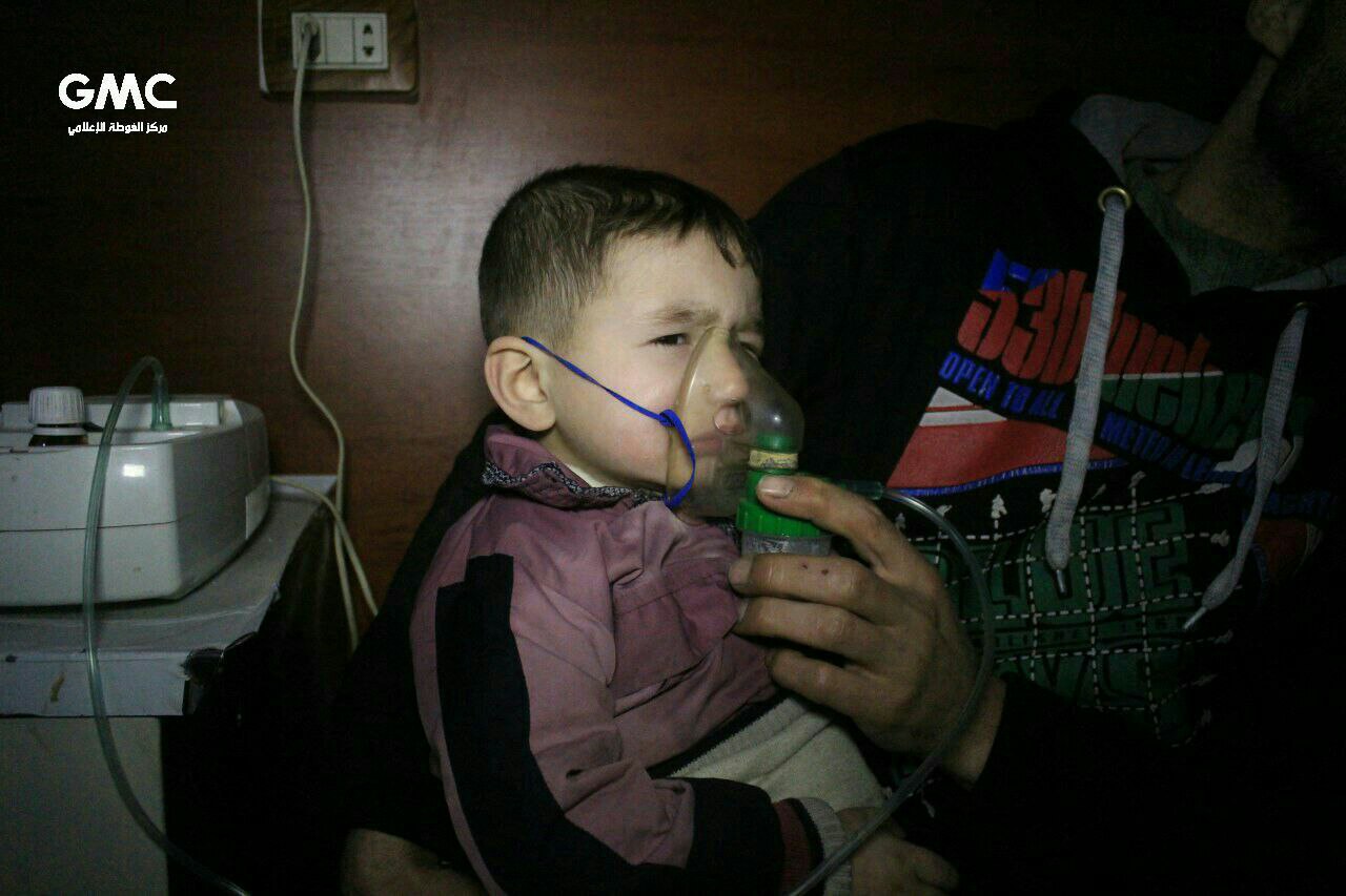 مجزرة مروعة في جسرين بدمشق.. و30 حالة اختناق بالكلور في حمورية