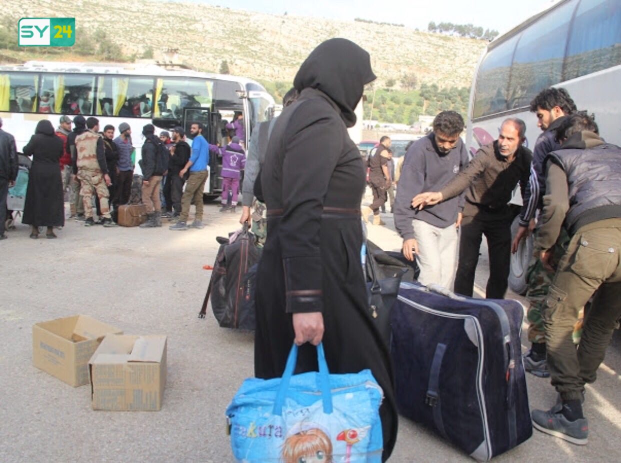 وصول قافلة المهجرين من حي القدم إلى الشمال السوري