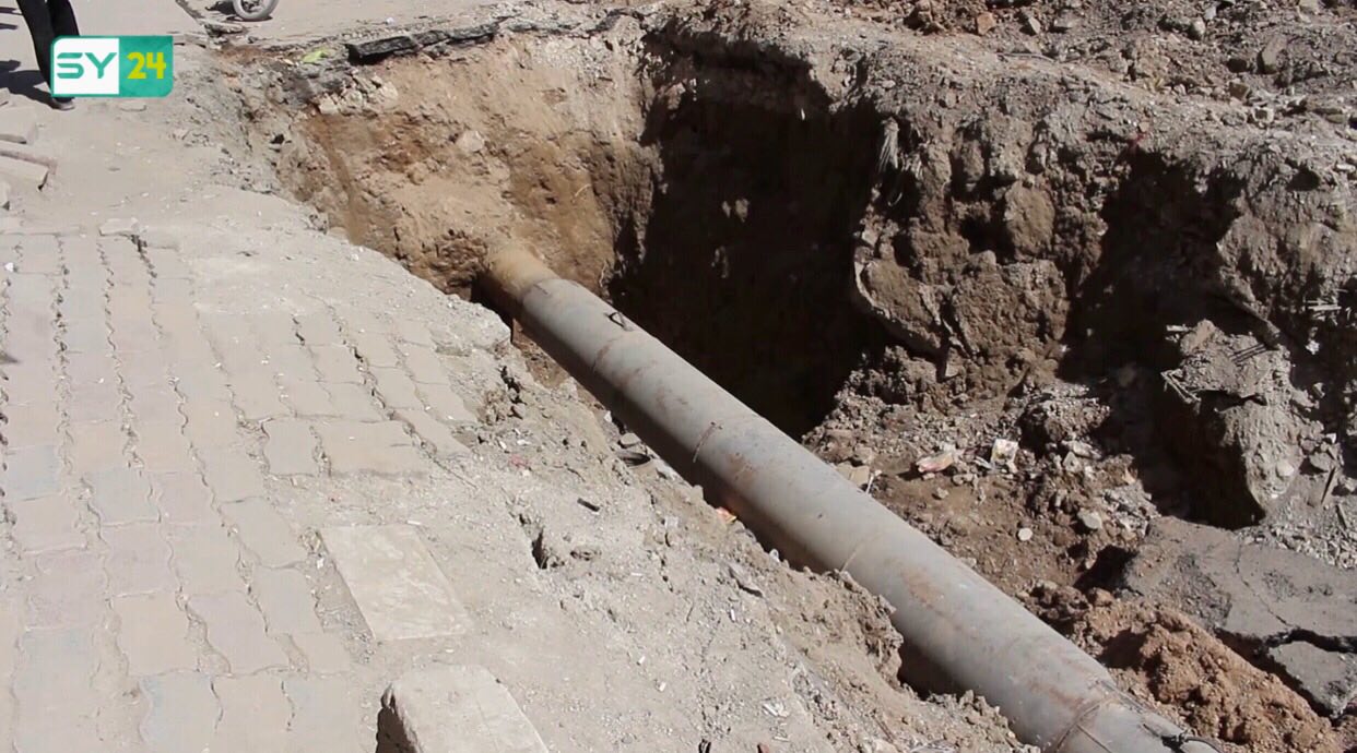 شبكة المياه المتضررة تزيد من معاناة أهالي مدينة الرقة