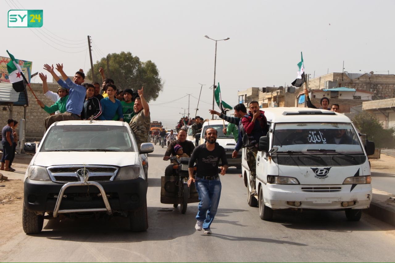 بعد قصفها المدن.. مظاهرات غاضبة تواجهها "تحرير الشام" بالرصاص في ريف حلب