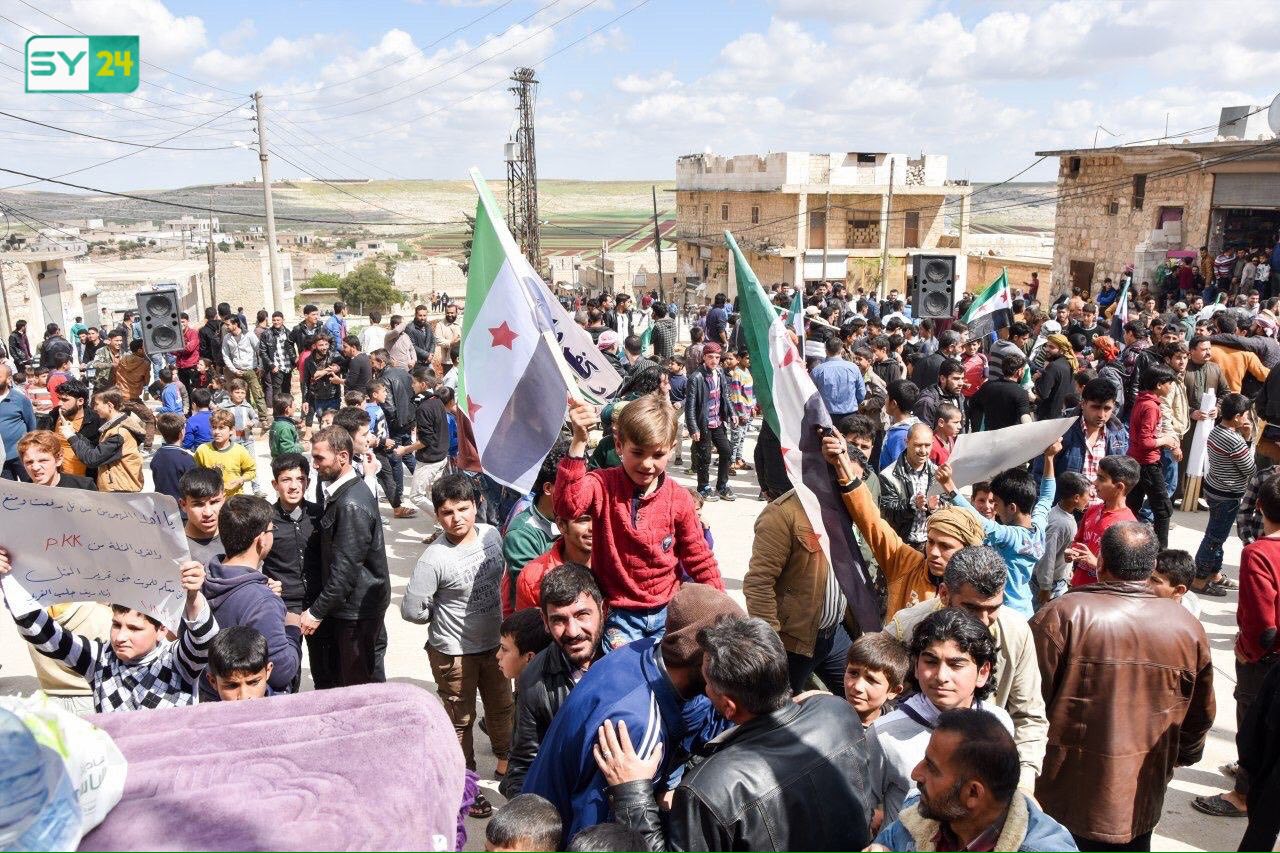 "سينشر أطفالنا السلام".. مظاهرات سلمية حاشدة في ريف حلب