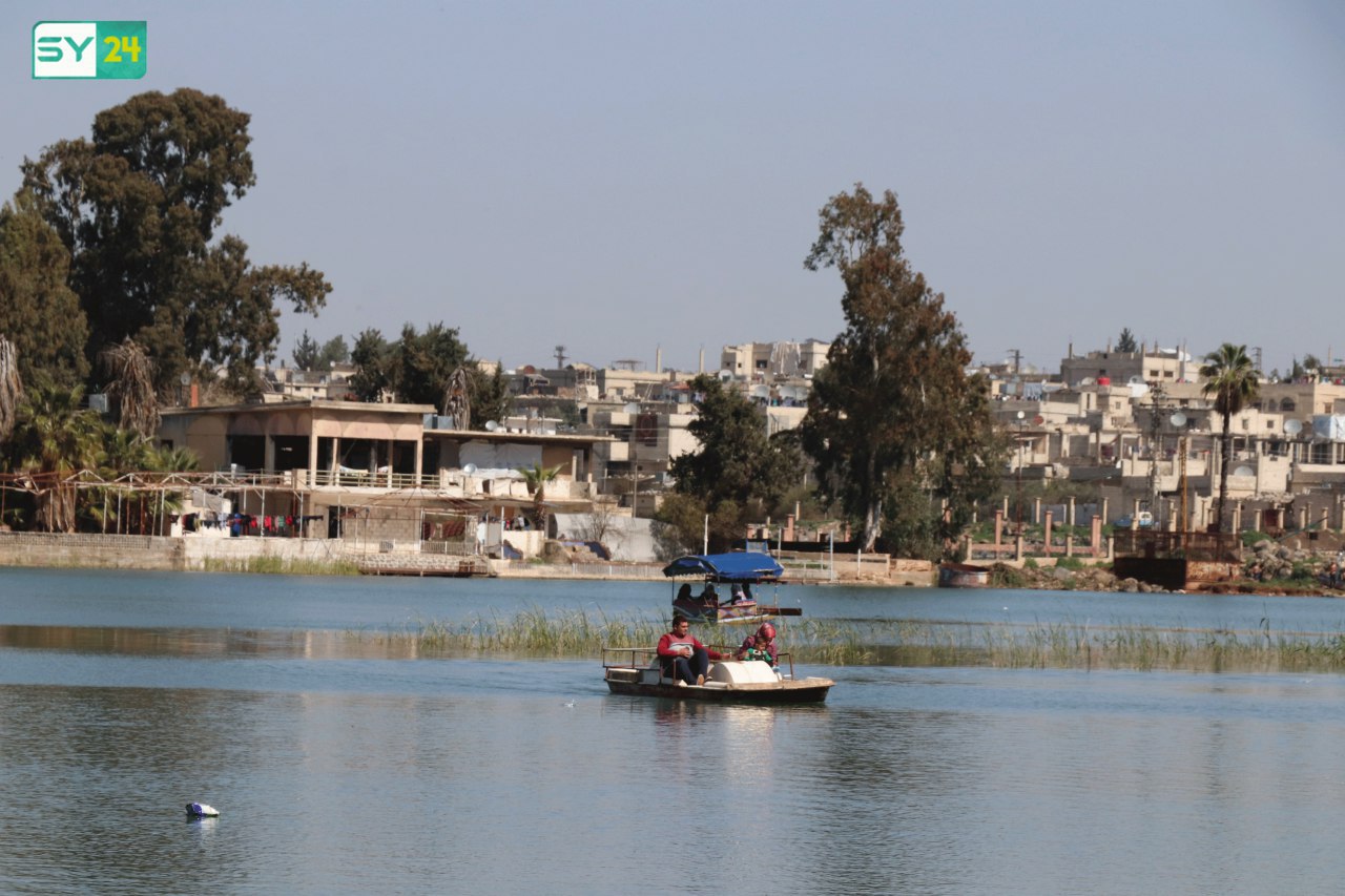 بحيرة المزيريب في ريف درعا.. فسحة سوريّة يقصدها الأهالي للترويح عن النفس