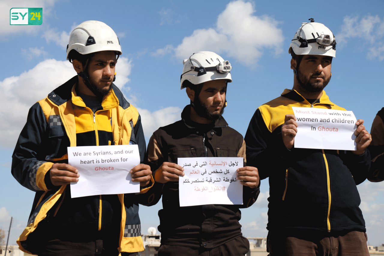 وقفة سلمية من “الخوذ البيضاء” في مدينة مورك تضامناً مع الغوطة الشرقية