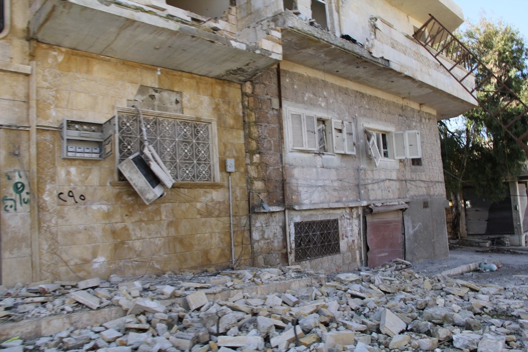 مجلس معرة النعمان المحلي يعلن استعداده ترميم المنازل المتضررة شرط إيواء عائلة من الغوطة