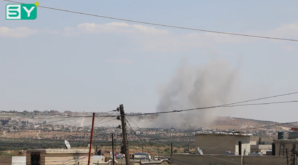 الطيران المروحي يلقي عدداً من البراميل المتفجرة على بلدة “كفرسجنة” بريف إدلب