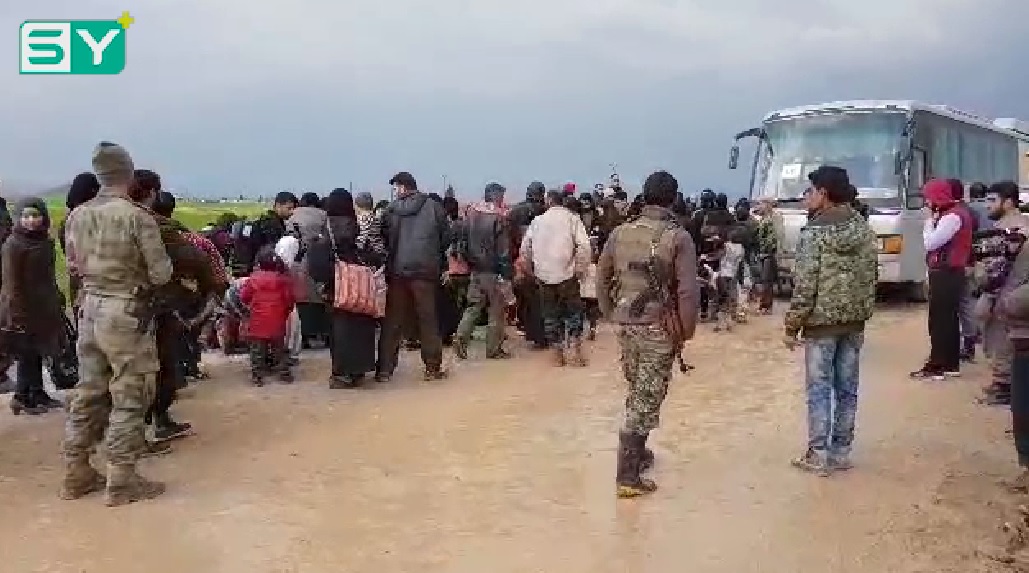 لحظة وصول الدفعة الرابعة من مهجري دوما إلى مخيم البل شمال حلب