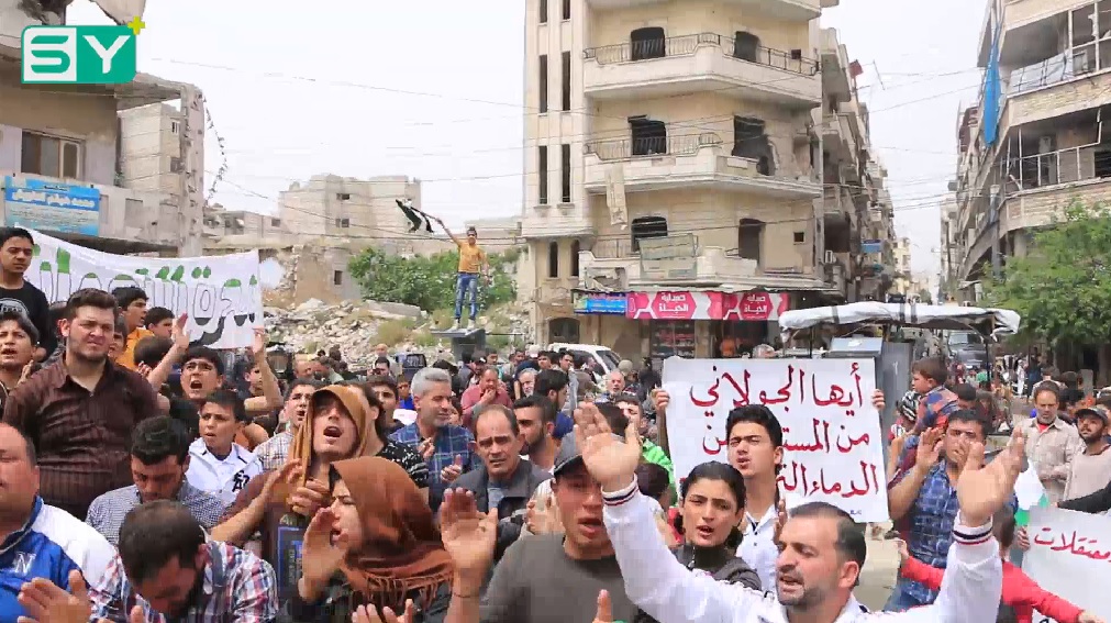 من ساحات معرة النعمان.. الجولاني والأسد وجهان لعملة واحدة