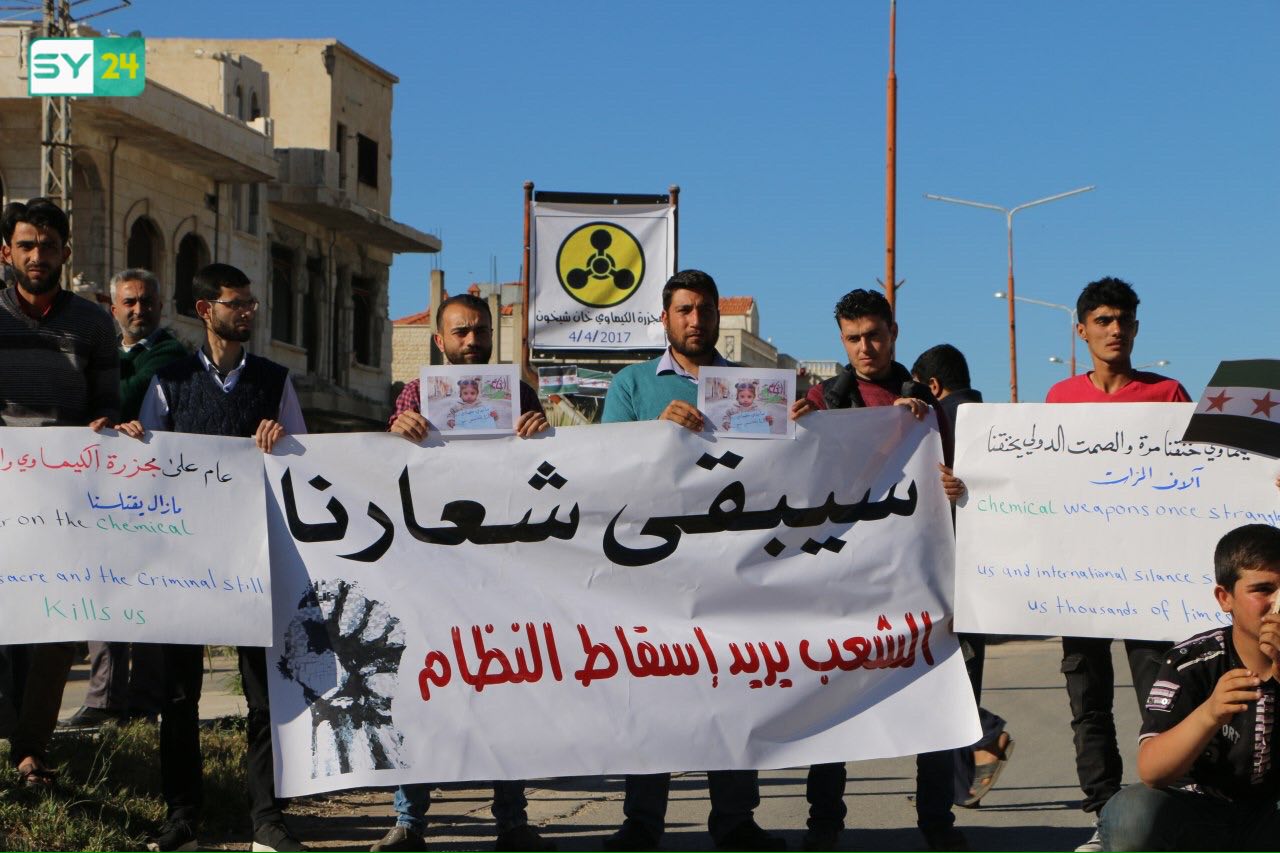 أهالي خان شيخون في ذكرى مجزرة الكيماوي.. “عم نموت كل يوم مئة موتة”