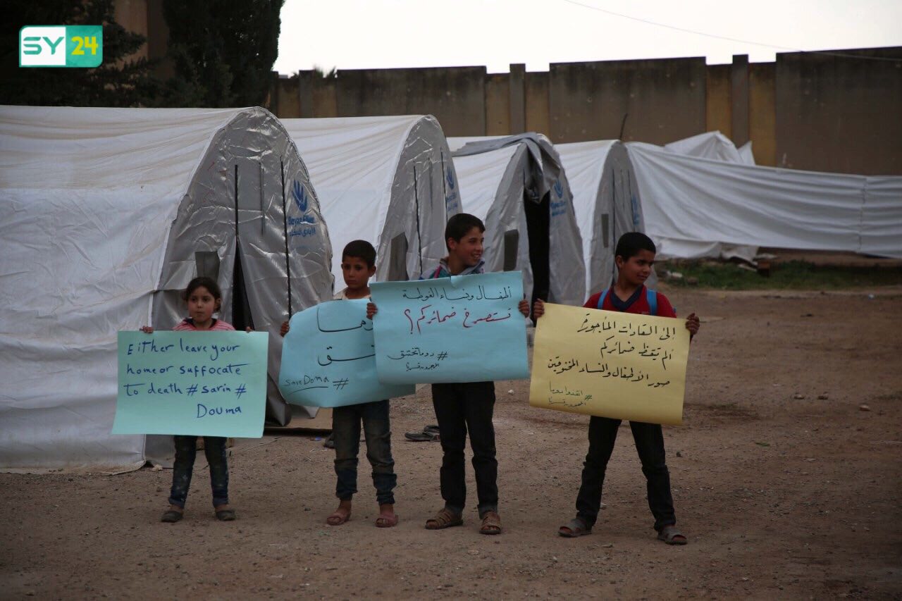 مهجرو الغوطة الشرقية يتضامنون مع ضحايا مجزرة دوما