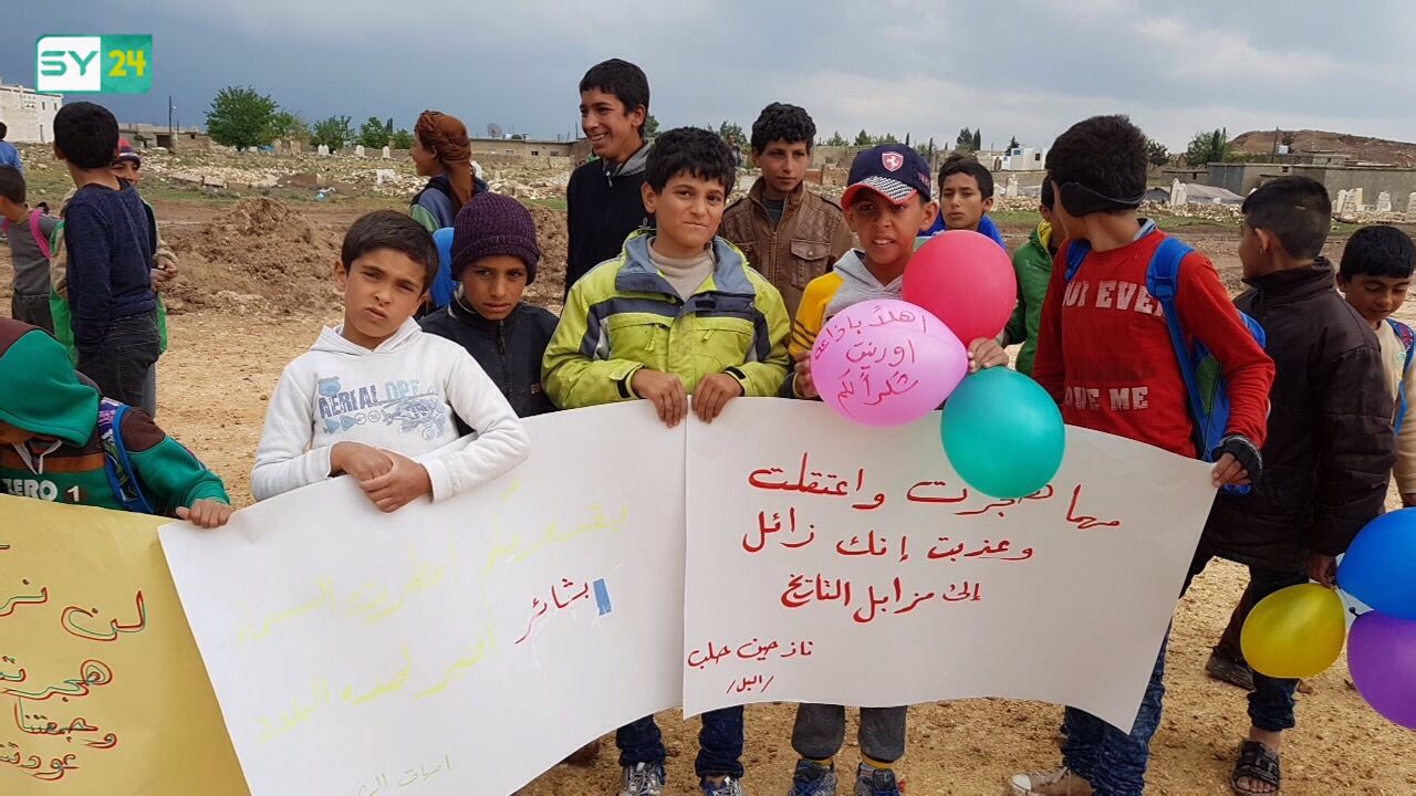 بألعابهم وضحكاتهم.. أطفال ريف حلب في انتظار مهجّري دوما