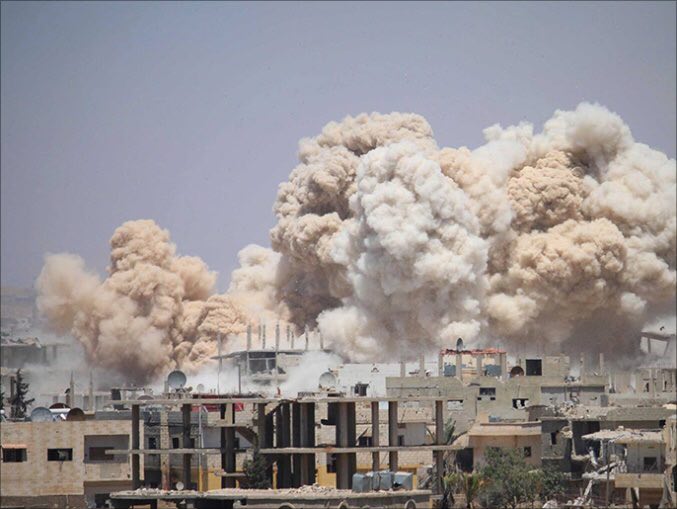 مقتل مدني وإصابة العشرات بقصف جوي على ريف حمص