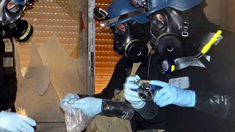 منظمة حظر الأسلحة الكيميائية تجمع عينات من موقع المجزرة في دوما