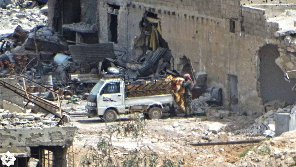 قوات النظام تقتل سيدة حاولت منعهم من سرقة منزلها في الغوطة الشرقية