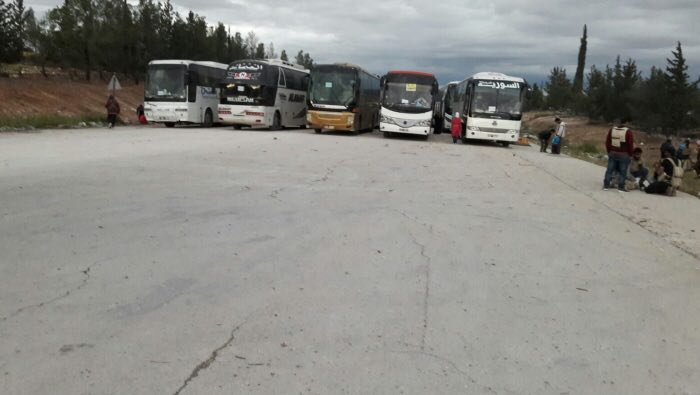 وصول الدفعة الأولى من مهجري القلمون الشرقي إلى ريف حلب