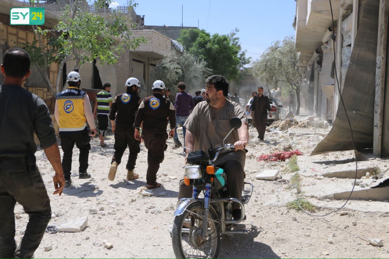 إصابة امرأة بقصف جوي من الطيران الحربي على مدينة كفرنبل بريف إدلب