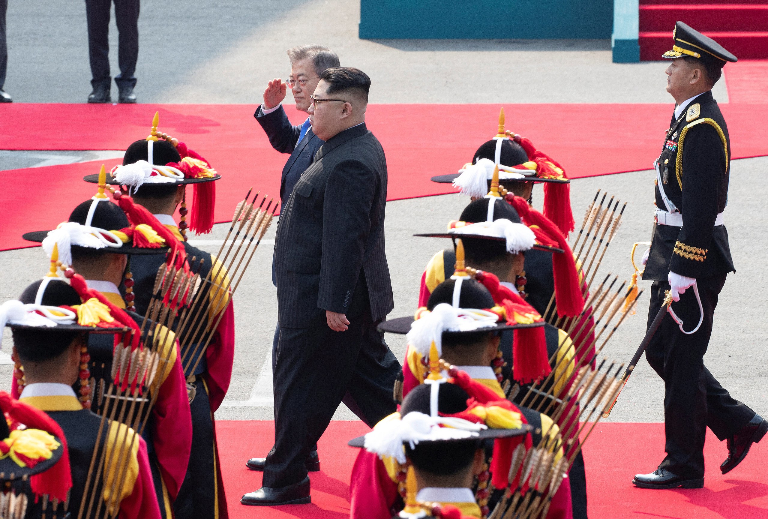زعيم كوريا الشمالية كيم يونغ أون والرئيس الكوري الجنوبي مون جيه-إن
