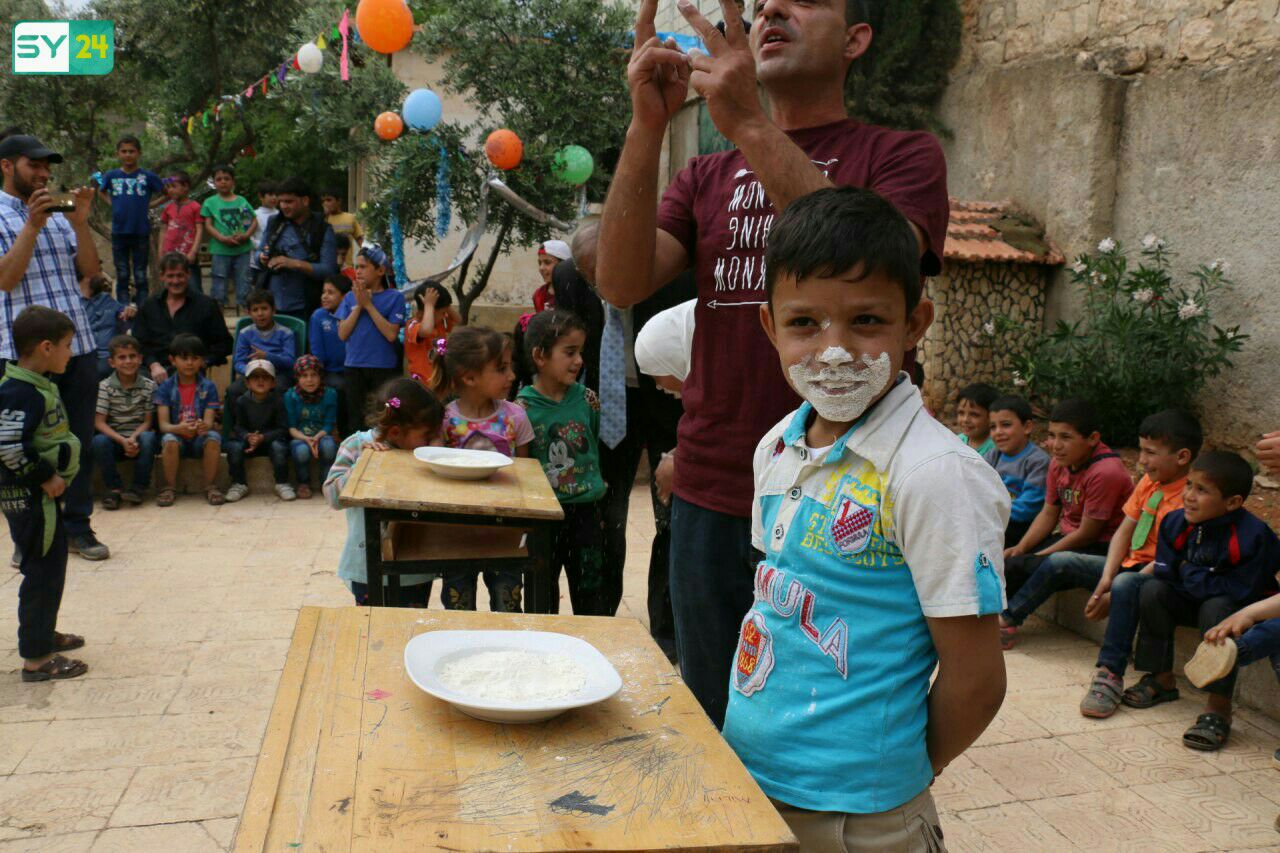 نحو الاندماج.. أطفال الغوطة يشاركون أطفال ريف حلب حفلاتهم الترفيهية
