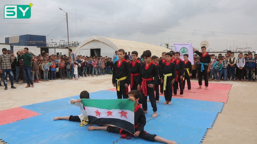 إقامة حفل تكريمي للطلاب المتفوقين في مخيم السلامة شمال حلب