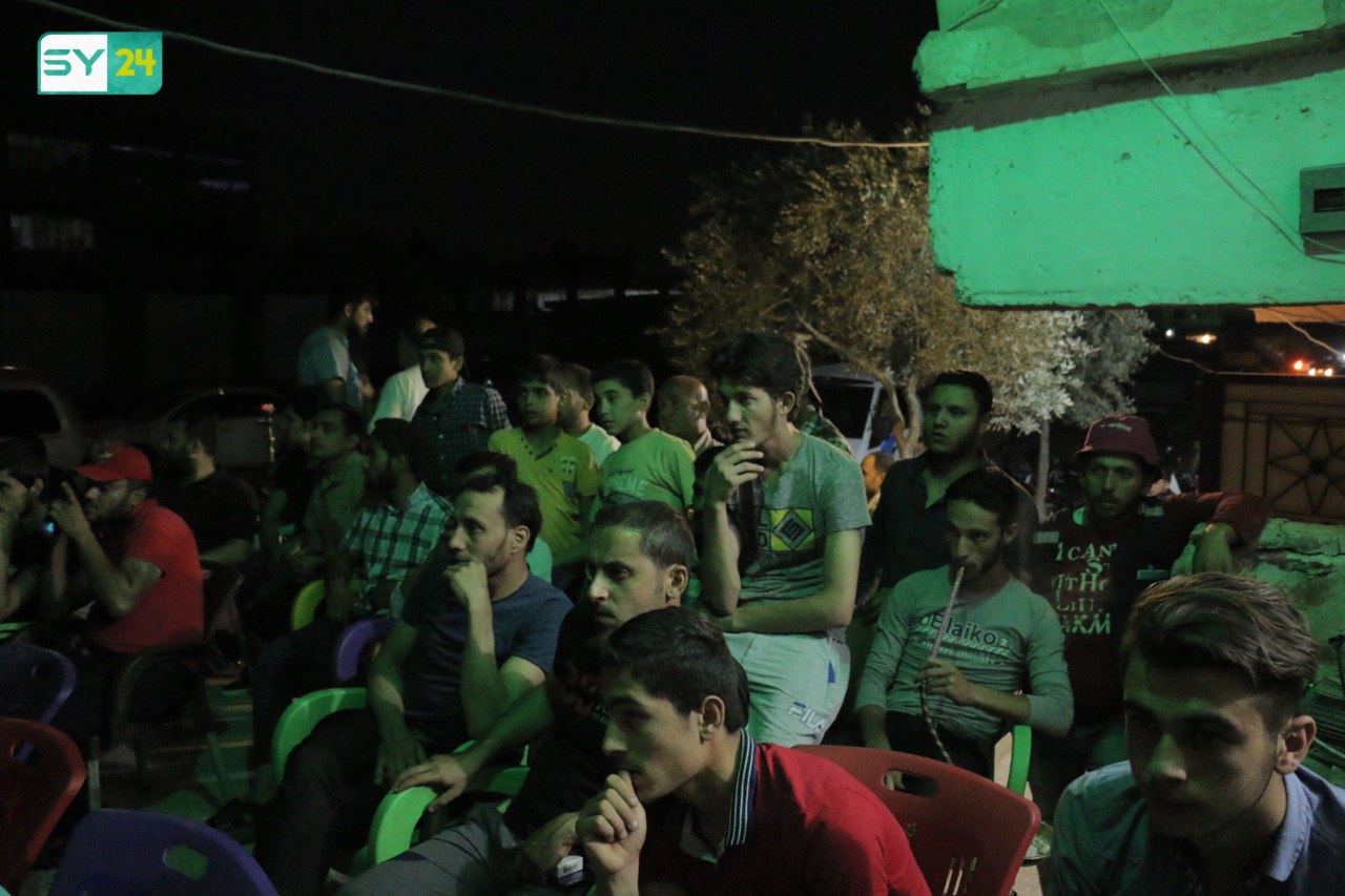 في ريف حلب.. سوريون يتابعون نهائي دوري الأبطال