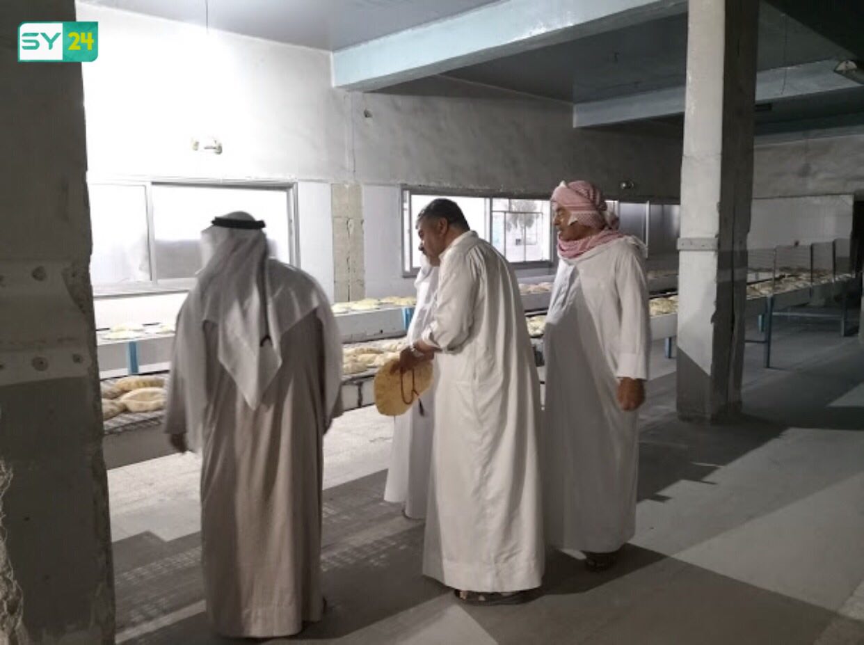 وجهاء بصرى الشام يزورن الفرن الآلي في المدينة للاطلاع على أعماله