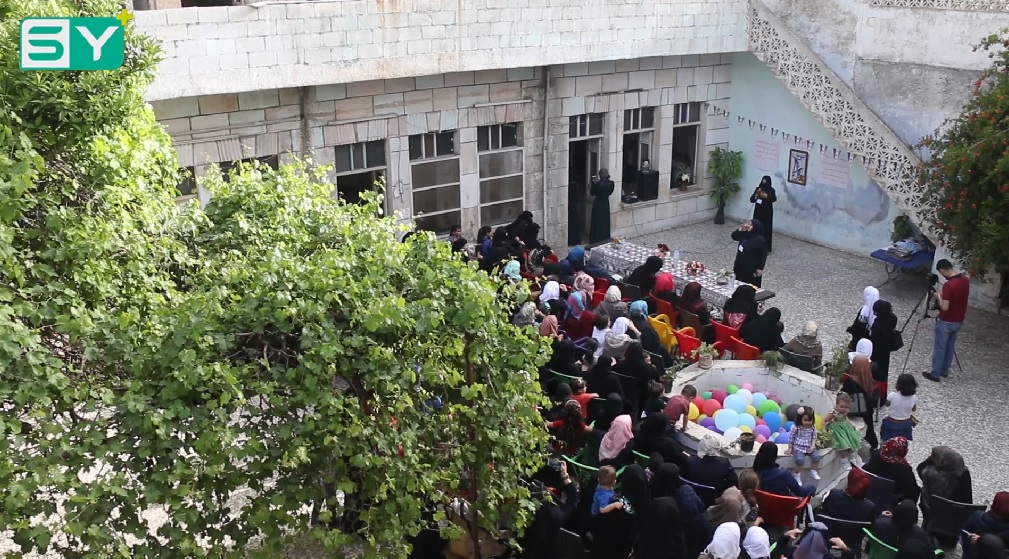 “أصبحت سنداً”.. الانتهاء من تدريب النساء ضمن دورات مهنية في معرة النعمان