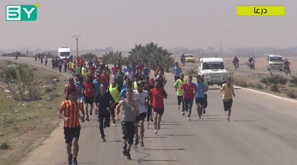 أجواء حماسية وروح رياضية شبابية ضمن سباق ضاحية في ريف درعا