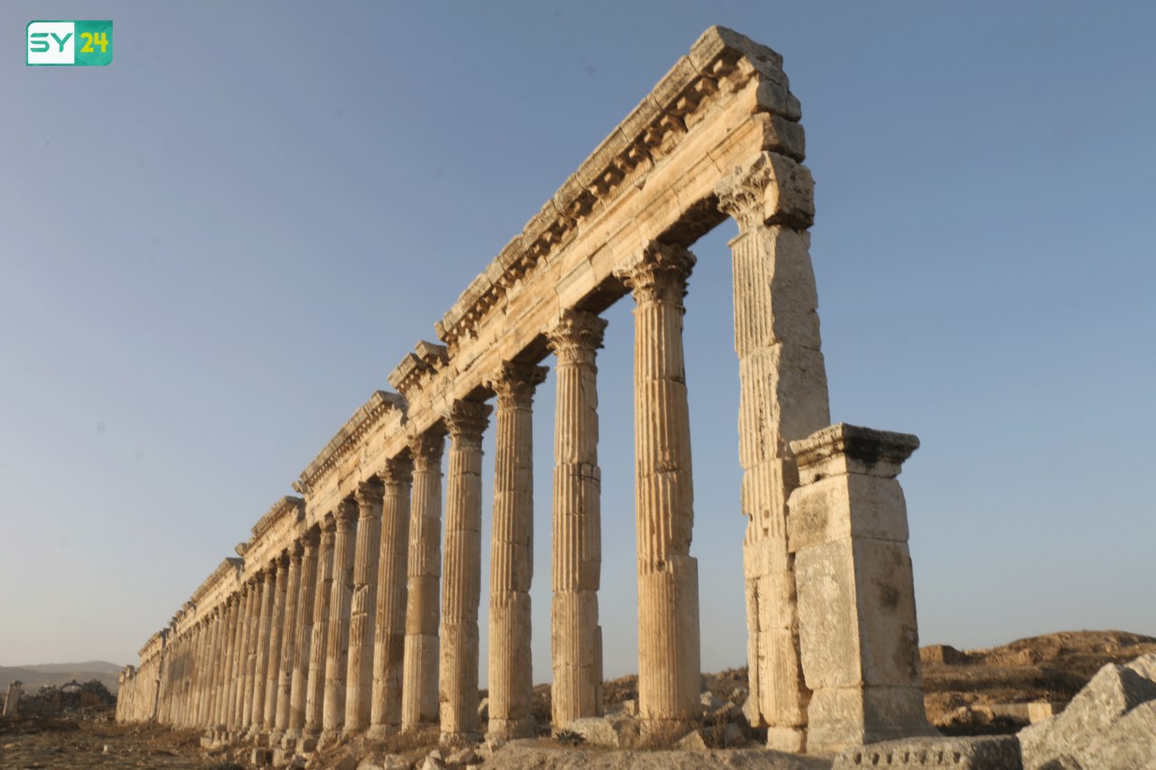 جولة لـ SY24 في قلعة أفاميا الغنية بالآثار البيزنطية والرومانية والإسلامية