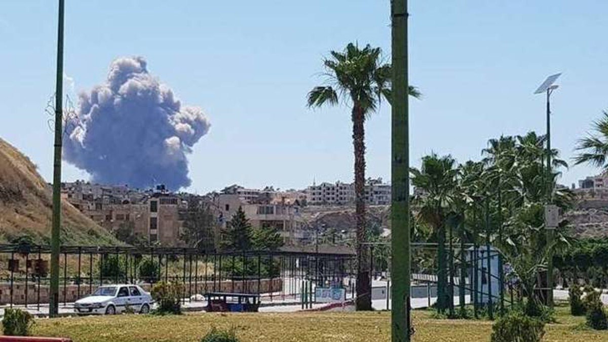 انفجارات في مطار حماة العسكري