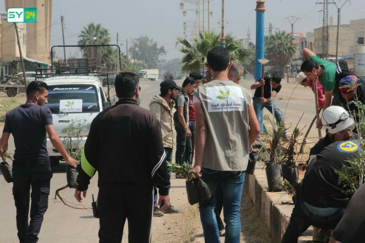 للحفاظ على البيئة.. متطوعون يطلقون حملة تشجير واسعة في مدينة داعل بدرعا