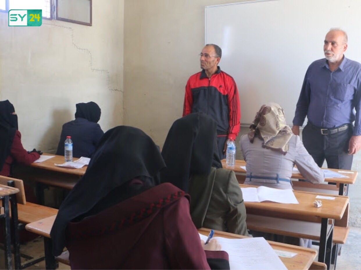 رصد جانب من العملية الامتحانية لطلاب الشهادة الثانوية في مخيمات الشمال السوري