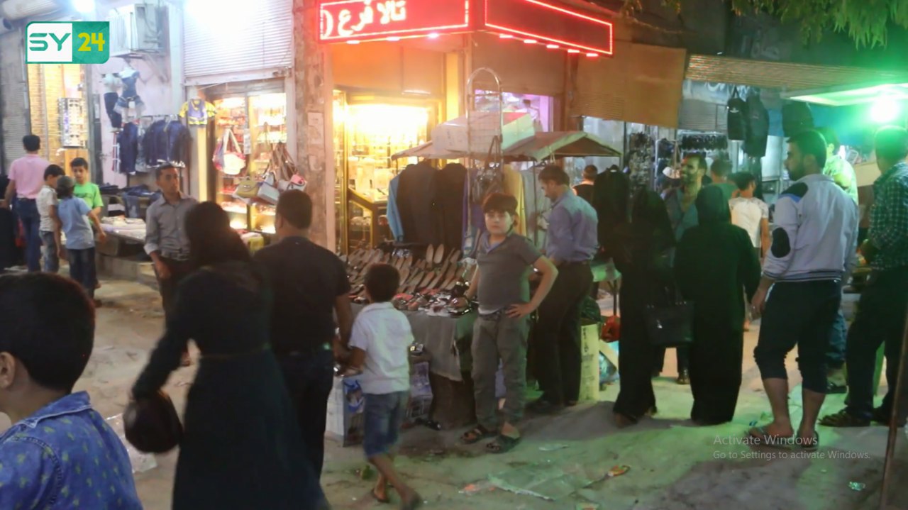 الأسواق تزدحم بالعائلات لشراء حاجيات العيد في مدينة إعزاز بريف حلب