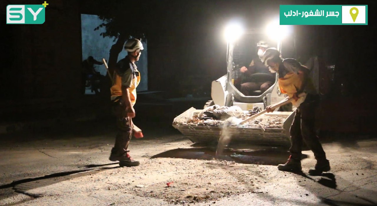 استعداداً للعيد.. الدفاع المدني يطلق حملة نظافة في ريف جسر الشغور