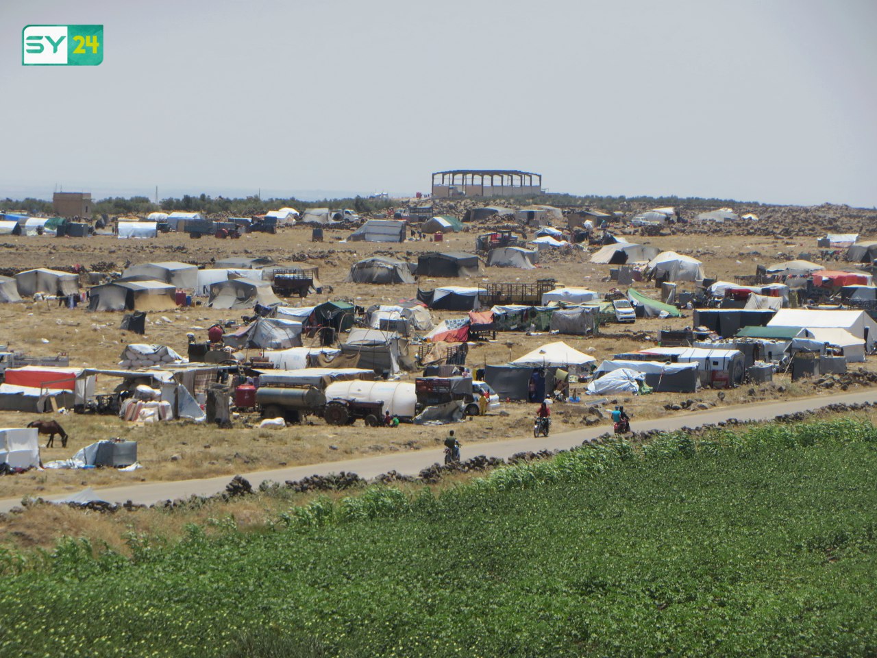 مدينة نوى في ريف درعا.. قصف ونزوح وتشريد إلى حدود الجولان