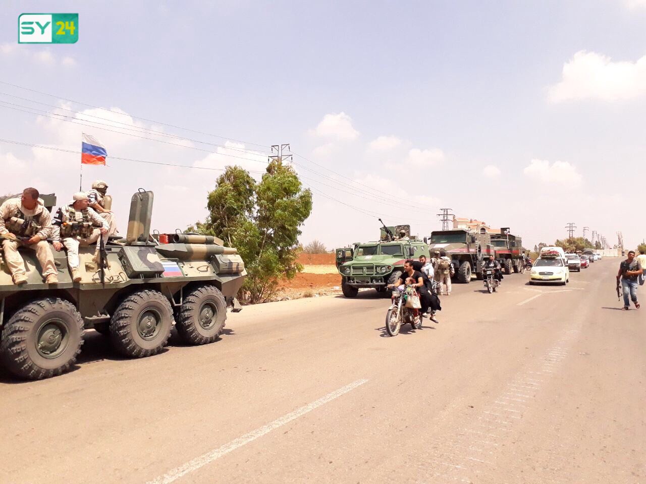 الشرطة الروسية ترافق النازحين خلال عودتهم إلى بلدتي صيدا وكحيل في درعا