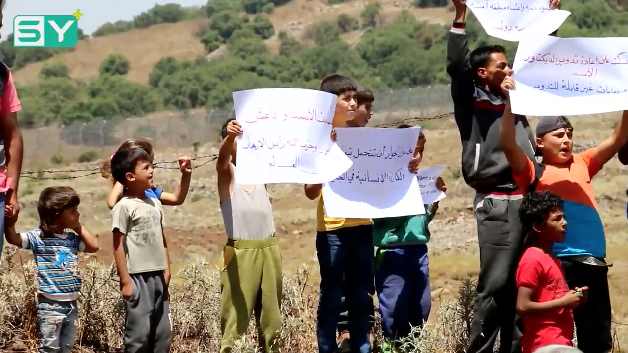 مشاهد للنازحين من درعا على الحدود الأردنية