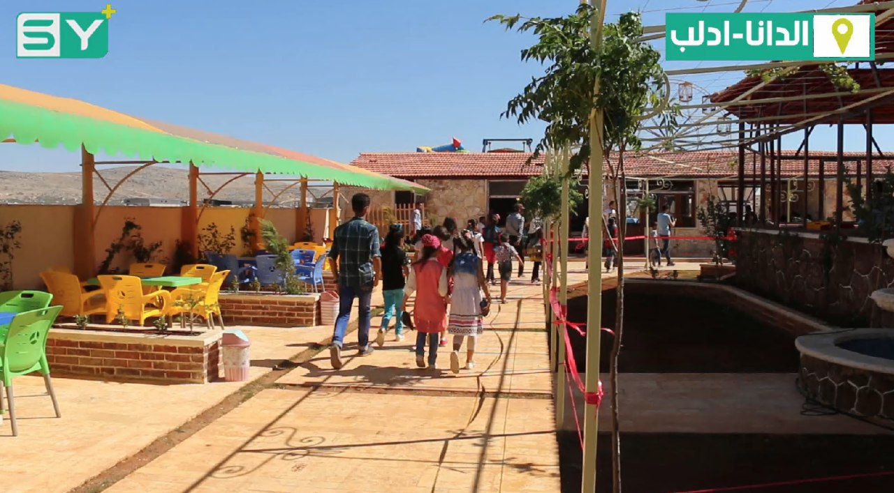 إقامة رحلة ترفيهية للأطفال المتفوقين في مدرسة حزرة شمال إدلب