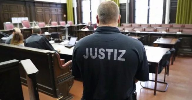 فتاة ألمانية تمثل أمام محكمة بسبب تحريضها على اللاجئين السوريين