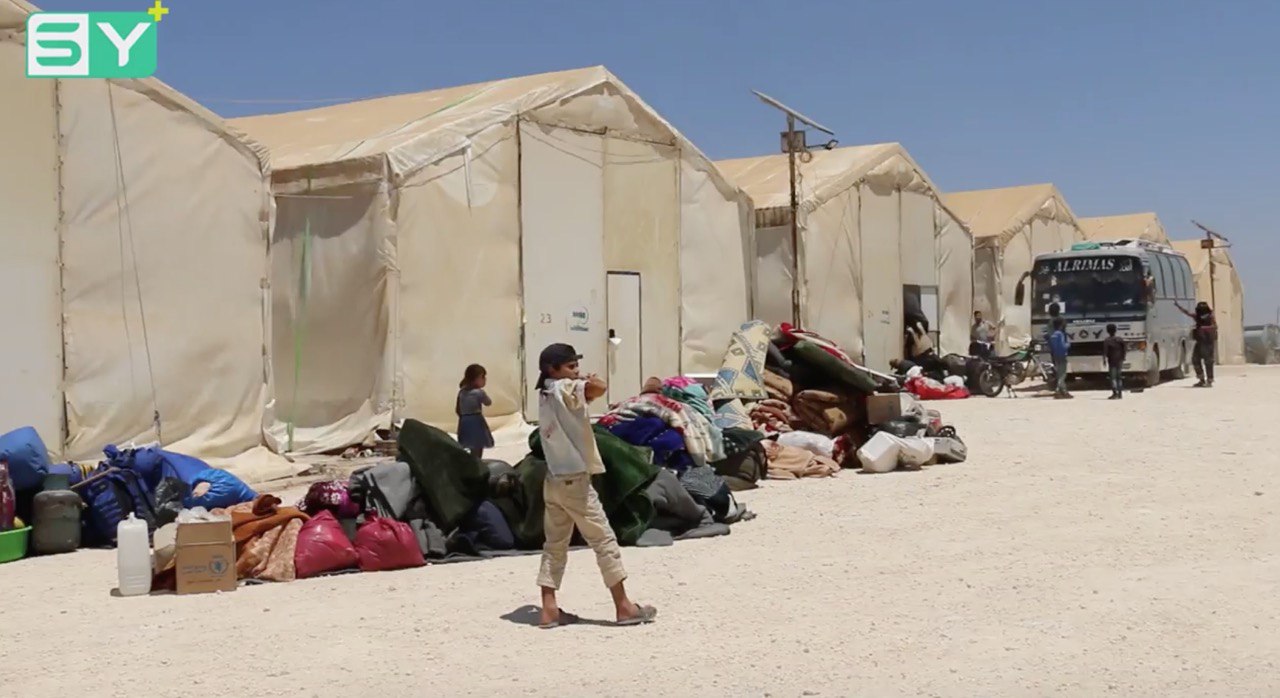 وصول نحو 500 مهجر من درعا والقنيطرة إلى مخيم ميرناز في ريف حلب