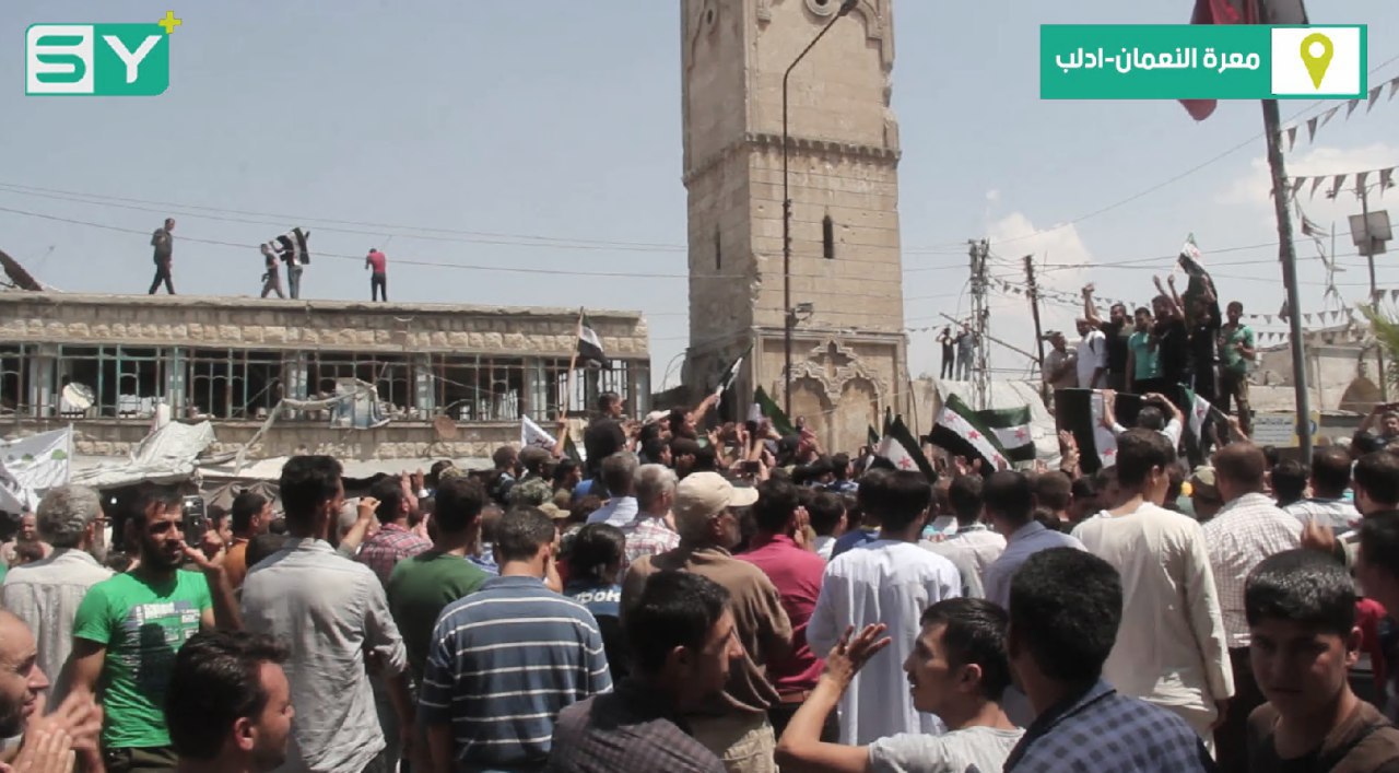 من ساحات معرة النعمان.. مطالبات بالحرية وإسقاط النظام وإنقاذ المعتقلين